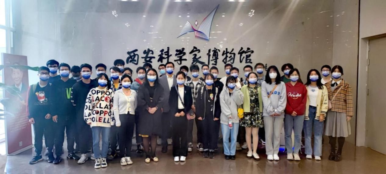 玛丽女王bevitor伟德国际1946荣获2022-2023学年校级先进员工党支部、党建先进个人和优秀员工共产党员荣誉称号